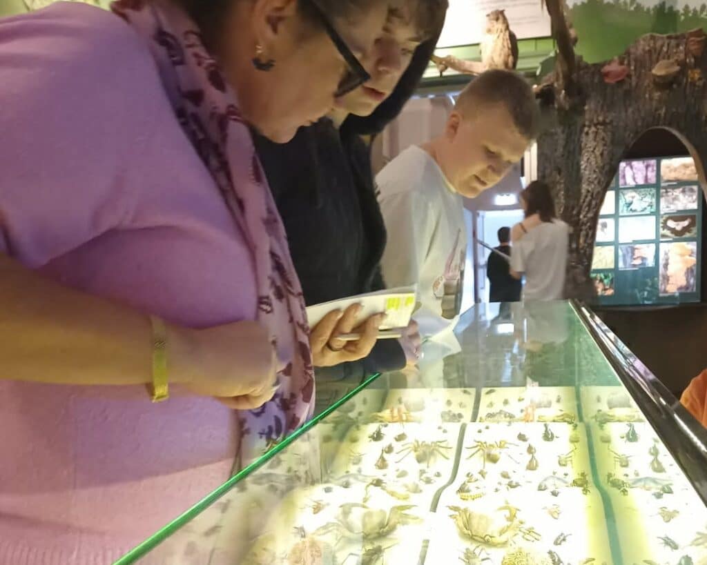 Förra veckan hade eleverna på Tellusskolan Thea Bromma en inspirerande dag med fokus på kultur, historia och samhällskunskap, en del av skolans årsprojekt där lärandet flyttar utanför klassrummet.